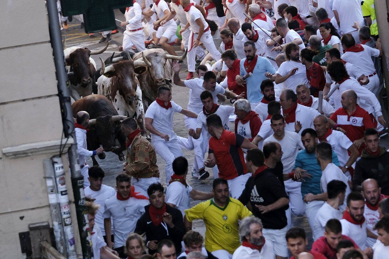 San Fermín | Sexto encierro, con los Jandilla, tramo del Ayuntamiento (Iban Aguinaga)