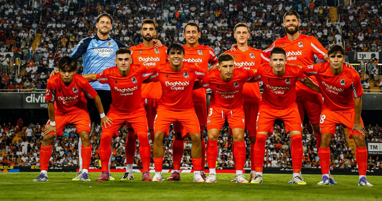El once inicial de la Real en Mestalla.