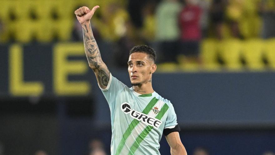 Antony rescata al Betis ante el Villarreal en la lucha por la tercera plaza