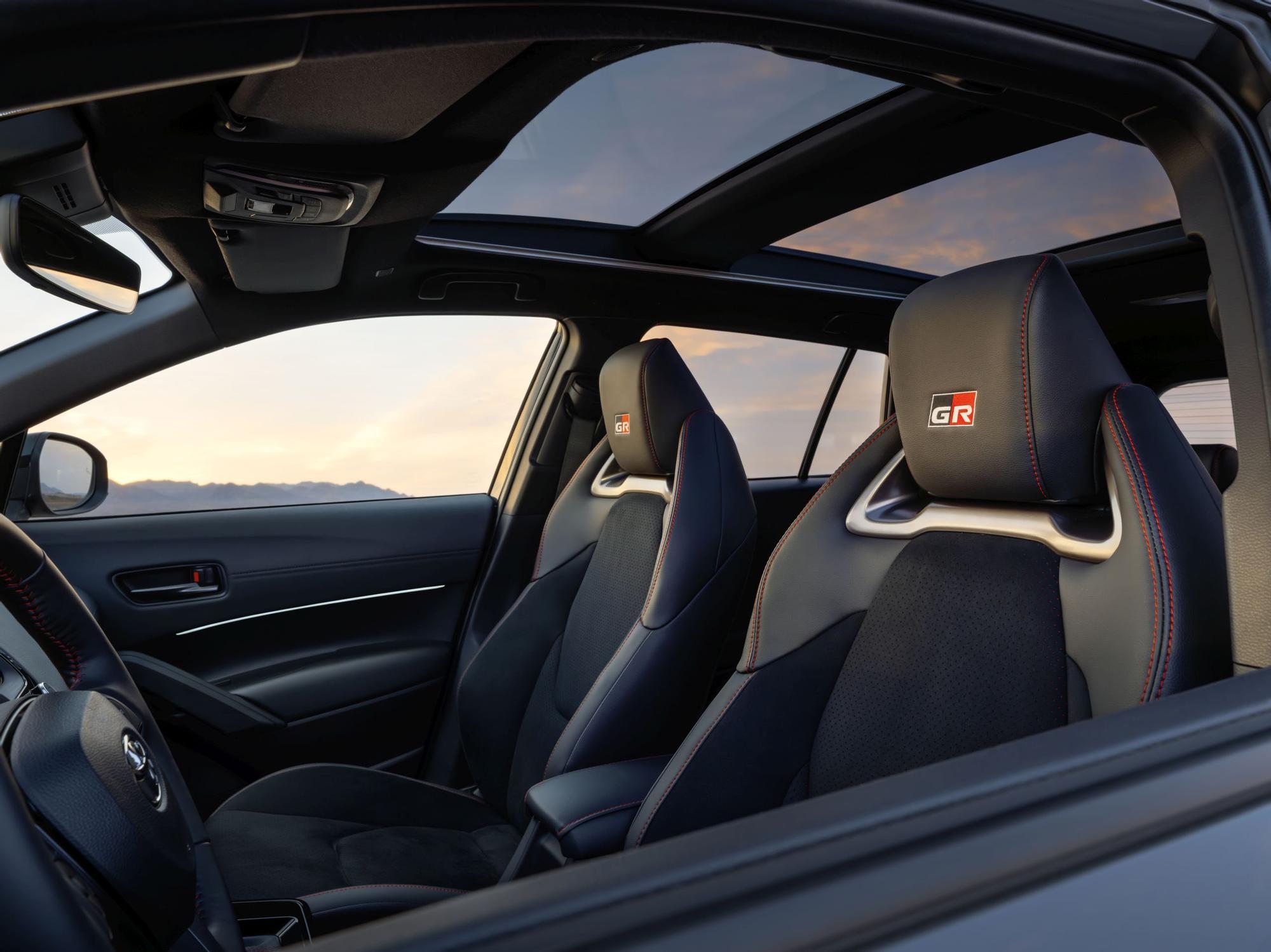 17 Corolla Cross GR Sport 1.jpg