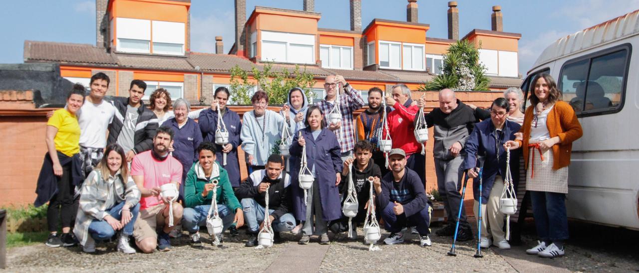En imágenes: Comercios de Getxo, Leioa y  Sestao imparten clases a personas vulnerables gracias a  la ONG Zabalketa