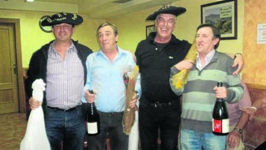 Juan Aguirre y Víctor Zabala se proclaman campeones del torneo de mus de Peñaguda
