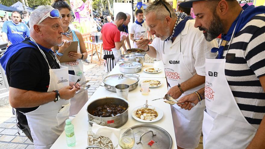 En imágenes: concurso gastronómico de rabo de toro en Aste Nagusia