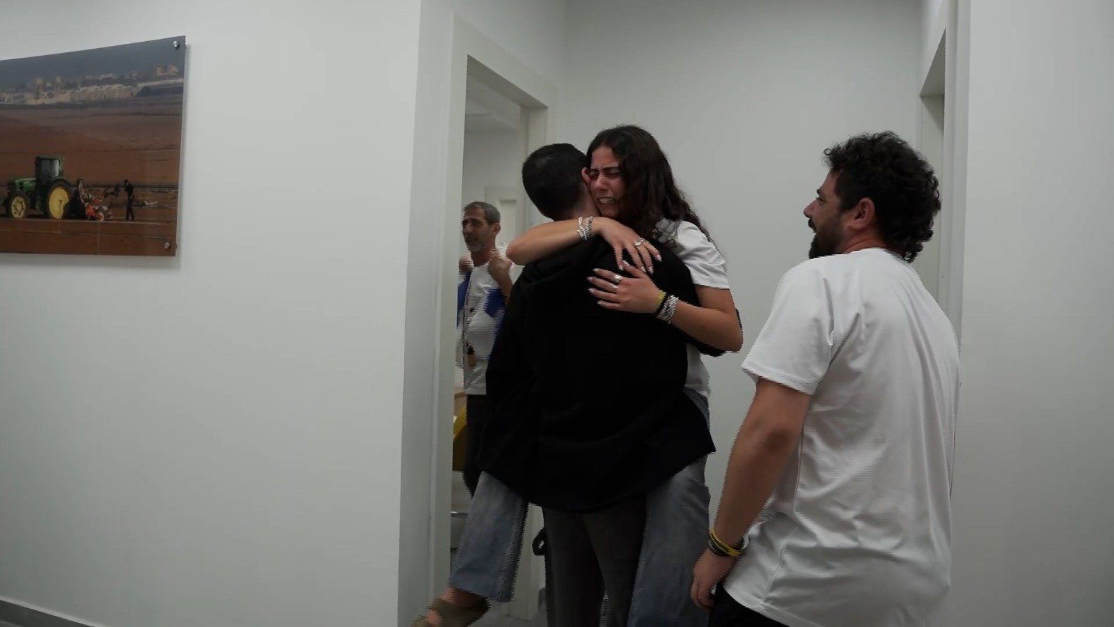 En imágenes | Los familiares de los rehenes israelíes celebran su liberación
