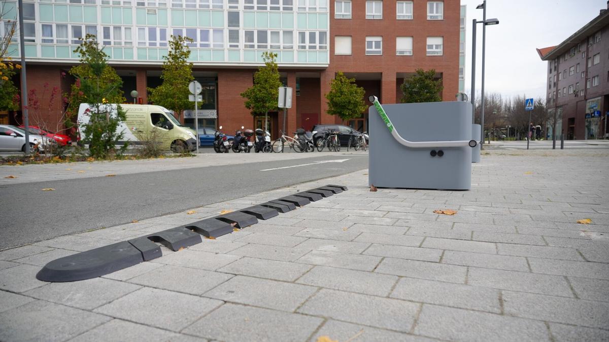 Punto para bicicletas eléctricas en la estación de autobuses de Vitoria.