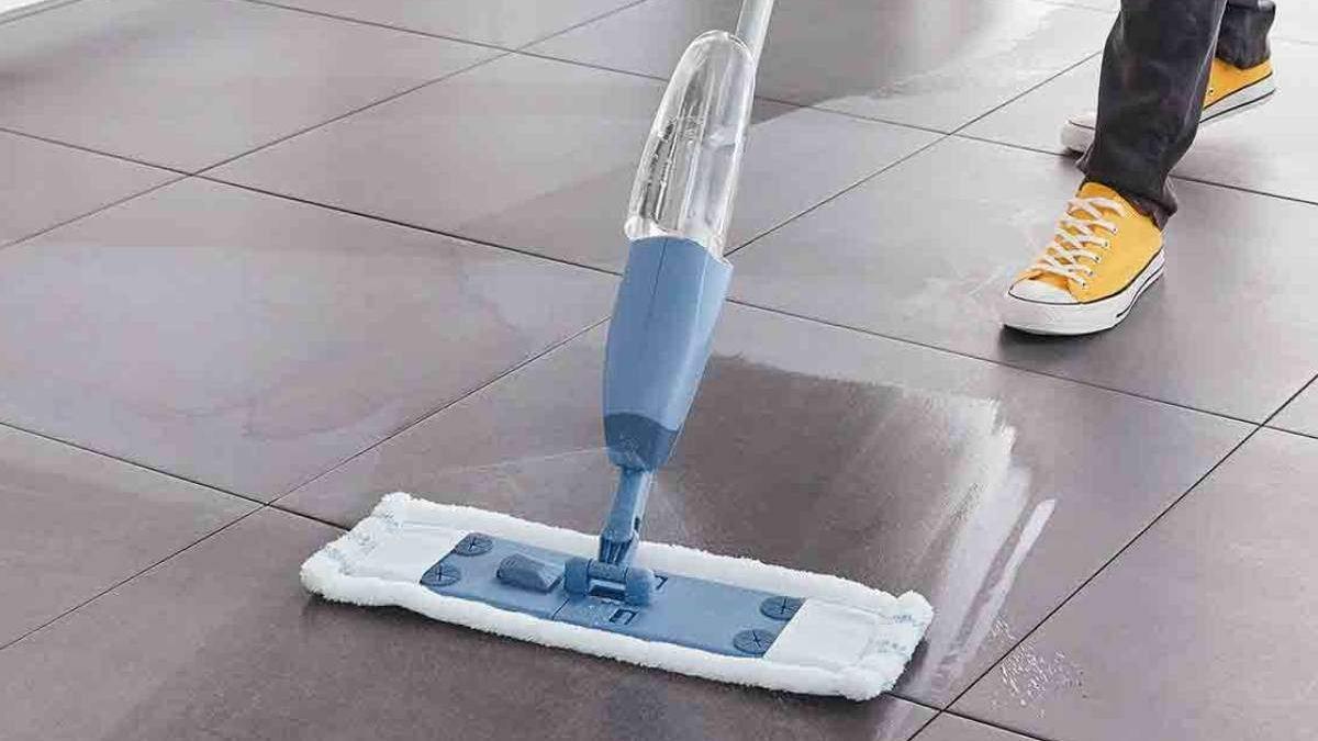 Imagen de la mopa con pulverizador de Livarno Home de Lidl