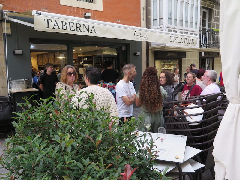 La inauguración de la cafetería Laitz de Zumarraga, en imágenes