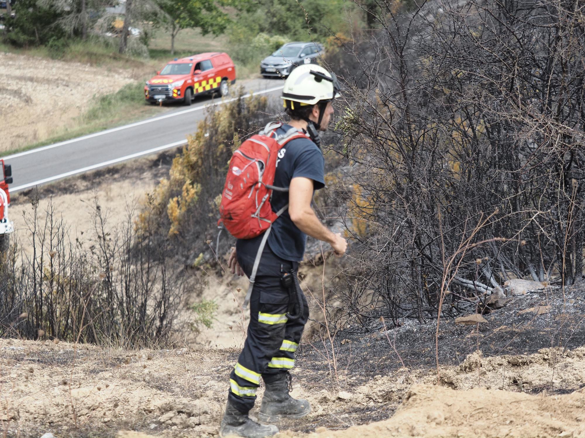 Fotos de las labores de extinción del incendio en Urraúl Alto, Urrulgaine