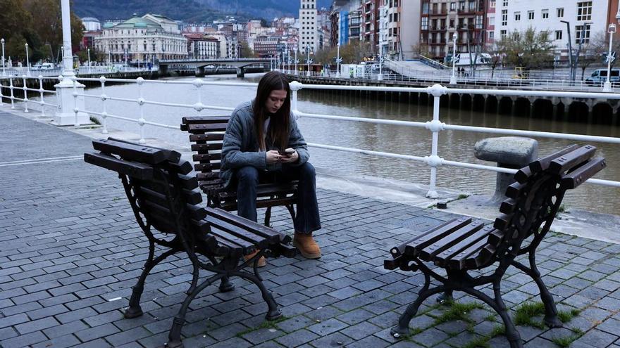 El Parlamento Vasco pide un programa contra la soledad no deseada en todas las etapas de la vida para esta legislatura