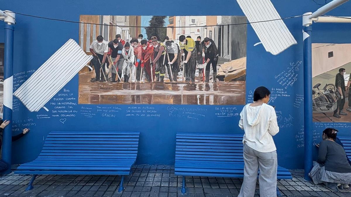 El artista valenciano Escif homenajea a los voluntarios de la dana en un mural en Benetússer (Valencia) El artista valenciano Escif homenajea a los voluntarios de la dana en un mural en Benetússer (Valencia)