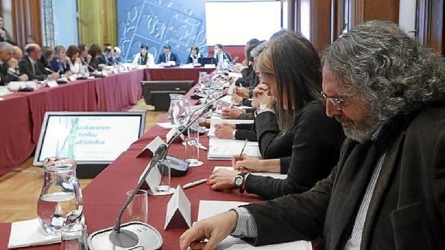 Hamasei esparrutan landuko diren 330 ekintza onartu dira ESEPn.