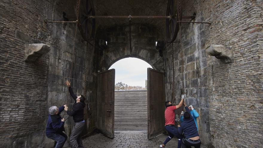 Poniendo a prueba los engranajes del puente levadizo del Portal de Francia