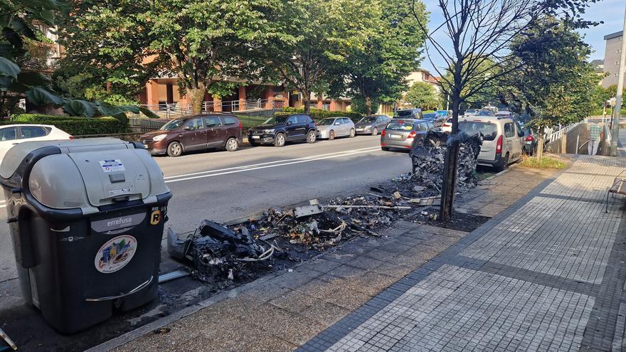 Vuelven a arder contenedores en Zarautz