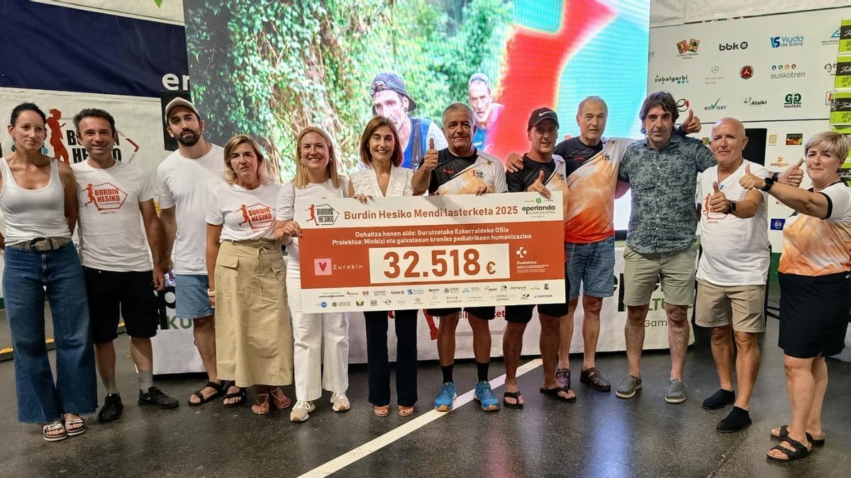 La asociación Eperlanda entregó el cheque solidario este pasado fin de semana.