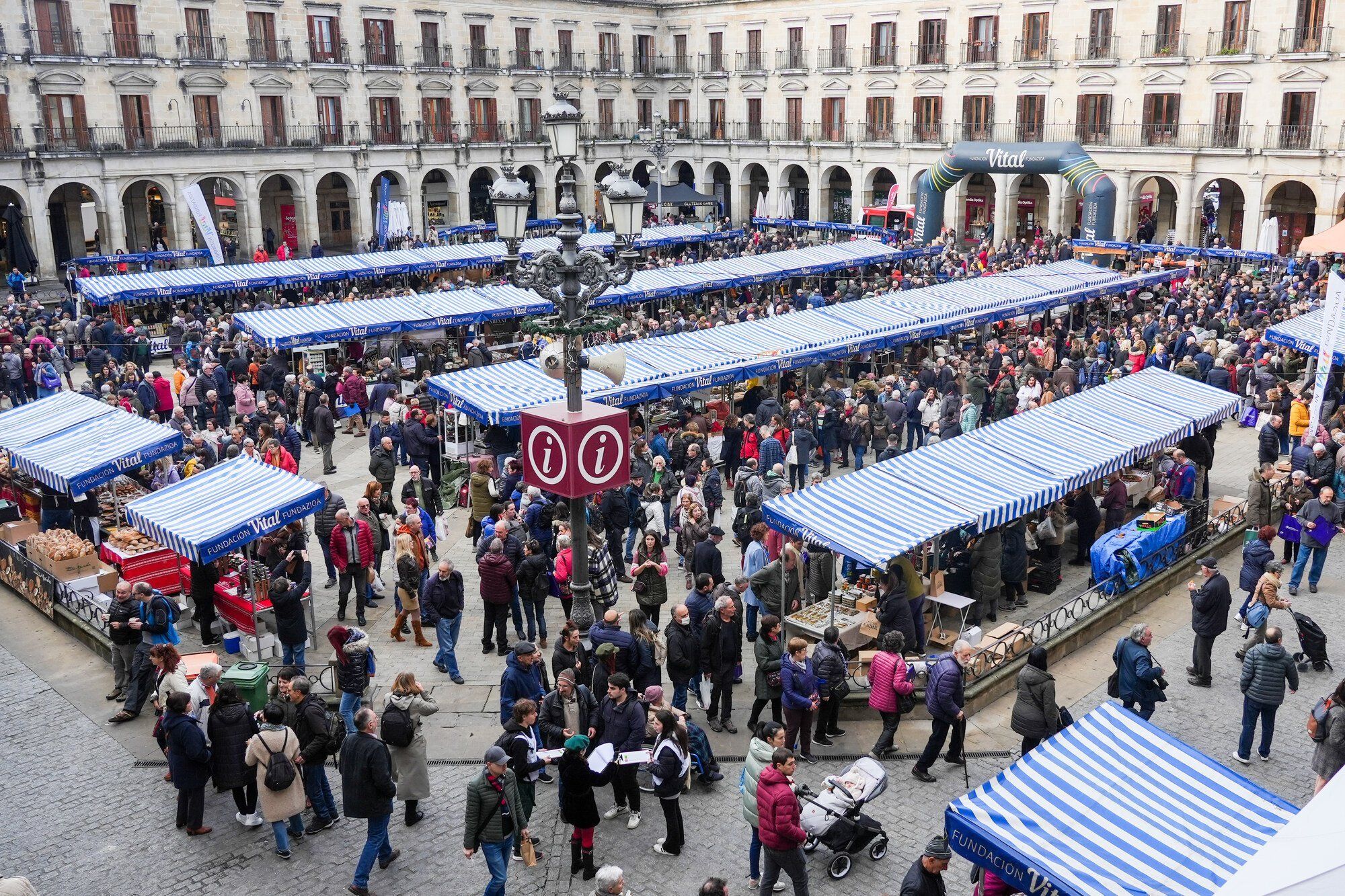 Mercado de Navidad de la Plaza Nueva