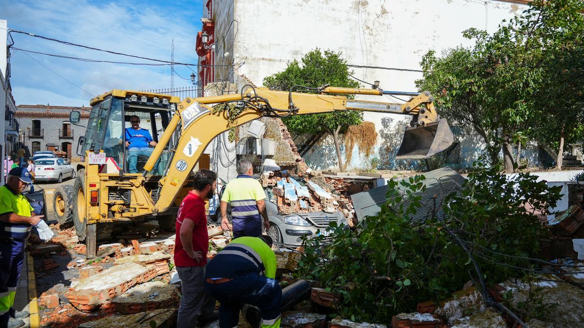 Incidencias provocadas por un pequeño tornado en Gibraleón (Huelva) Incidencias provocadas por un pequeño tornado en Gibraleón (Huelva)