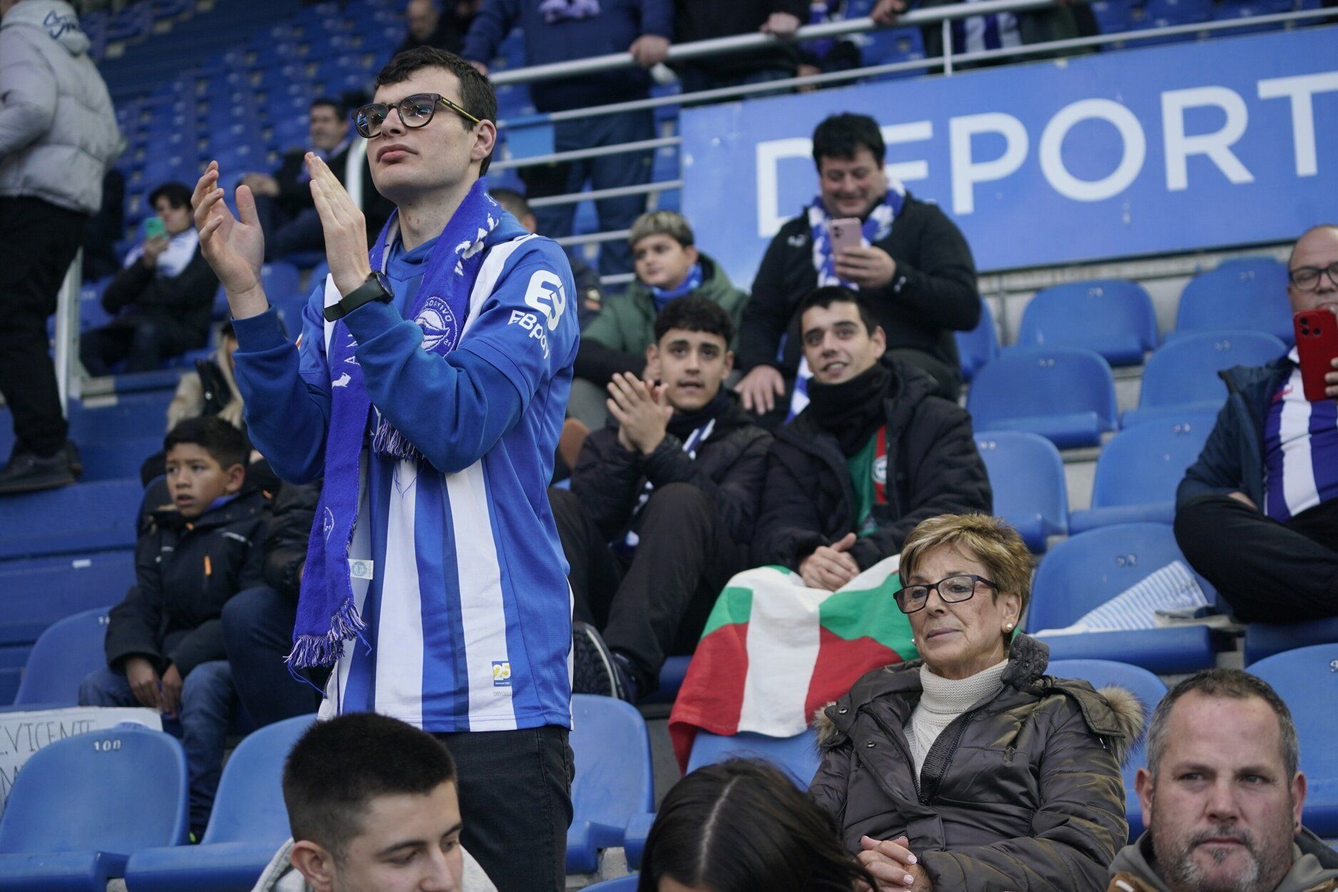 Encuéntrate entre los aficionados desplazados a Mendizorrotza