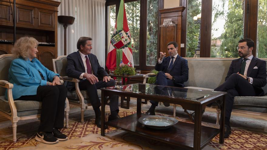 Pradales suma fuerzas con John Garamendi para abrir camino a Euskadi en EE.UU.
