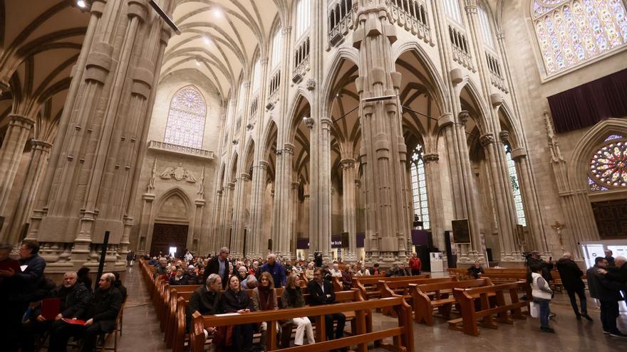 La Catedral acoge una misa en memoria de los asesinados del 3 de marzo
