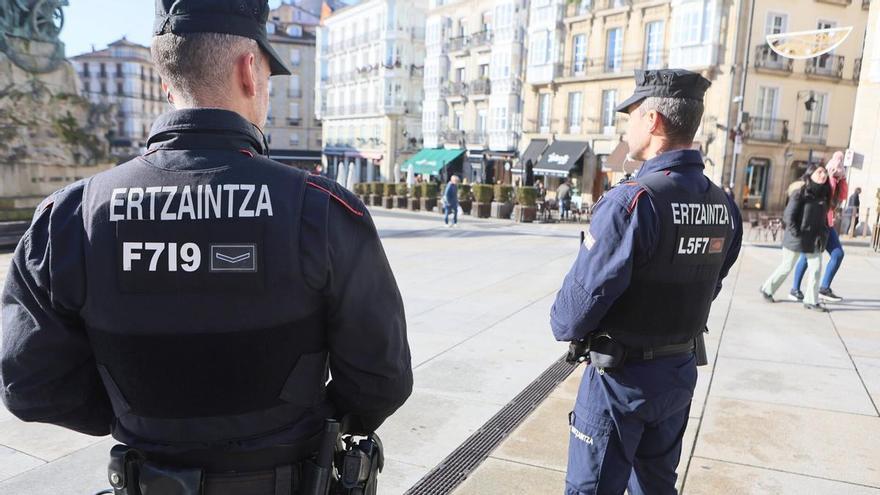 Detenidos en Vitoria-Gasteiz por coaccionar a una joven de 18 años a ejercer la prostitución