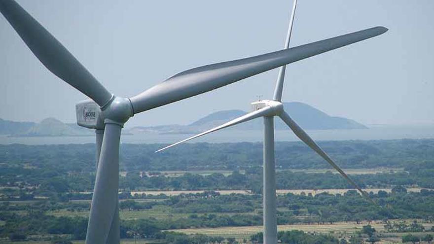 Molinos de viento en un parque eólico de Acciona.