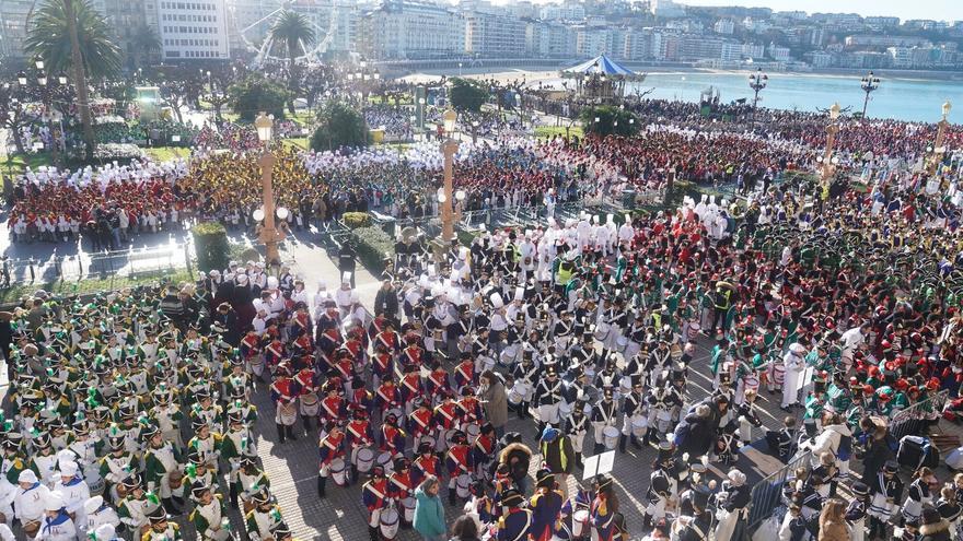 Todo listo para la Tamborrada Infantil: el futuro de la fiesta llenará de luz el Centro de Donostia