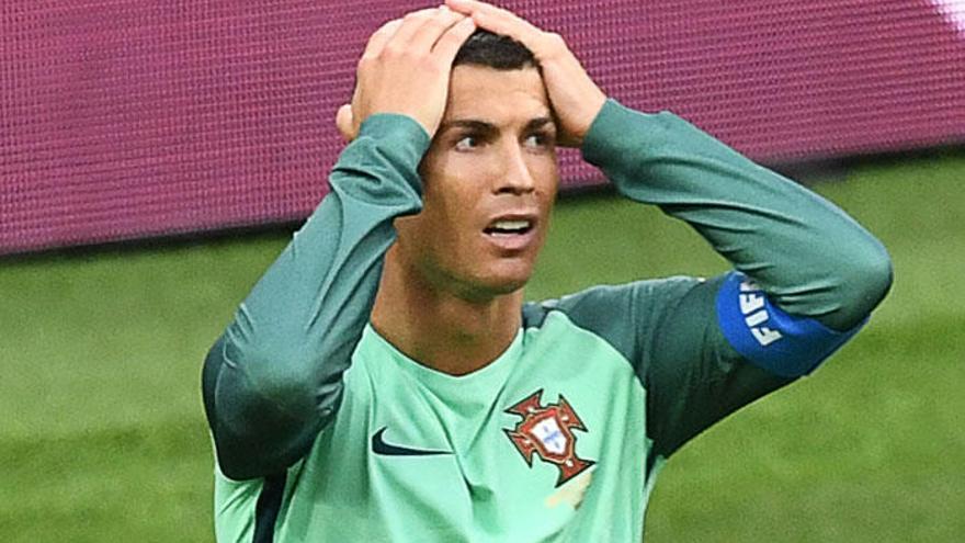 El departamento de Aduanas de la Agencia Tributaria aborda el yate de Cristiano Ronaldo