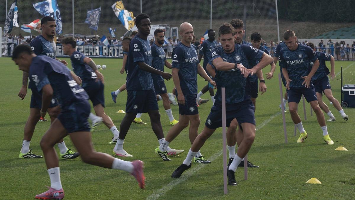 Panichelli realiza un ejercicio en un entrenamiento de la semana pasada en Ibaia