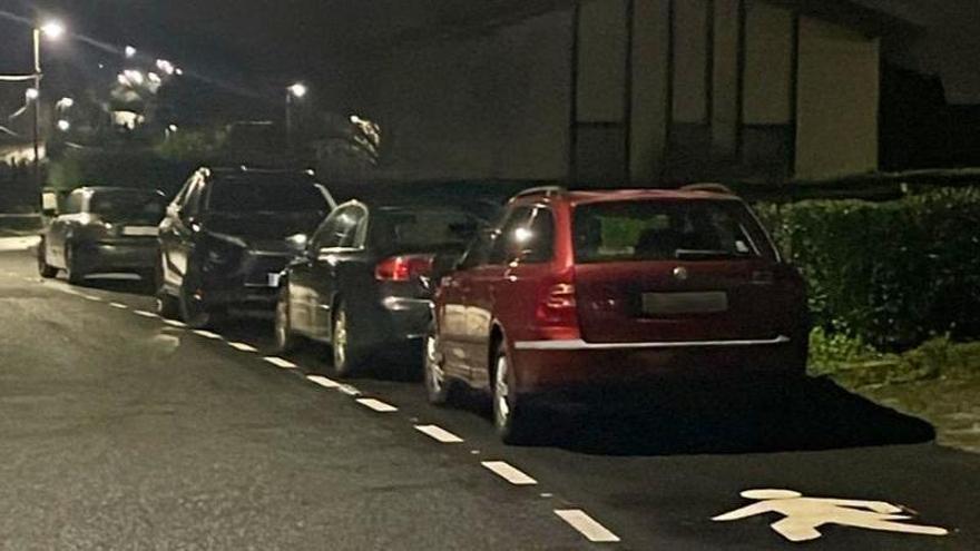 Barrika sancionará a los vehículos que aparquen en la acera de Goierri a Sopela