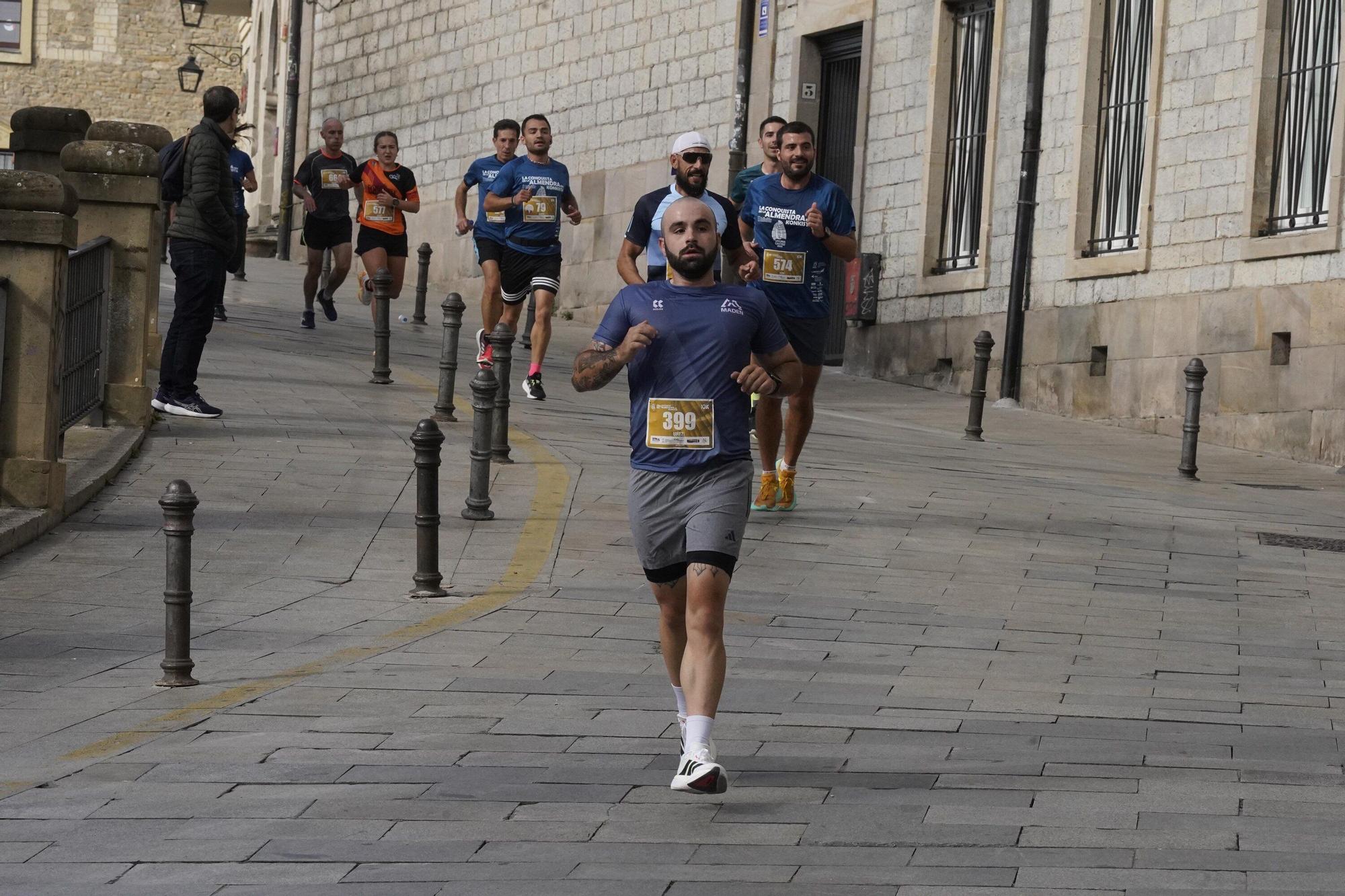 En imágenes: Miles de personas conquistan la Almendra de Gasteiz