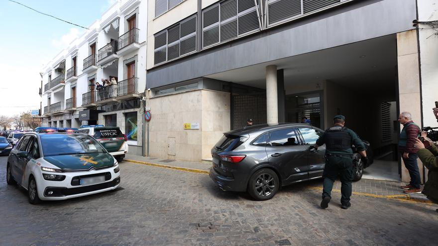 Los hermanos detenidos por la muerte de Francisca Cadenas llegan al juzgado entre gritos de 'asesinos'