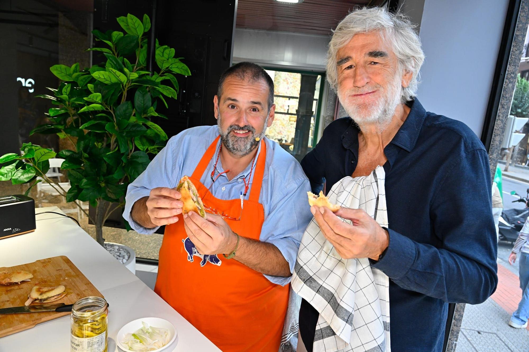David de Jorge y Juanma López Iturriaga con el 'Pintxo Endesa'