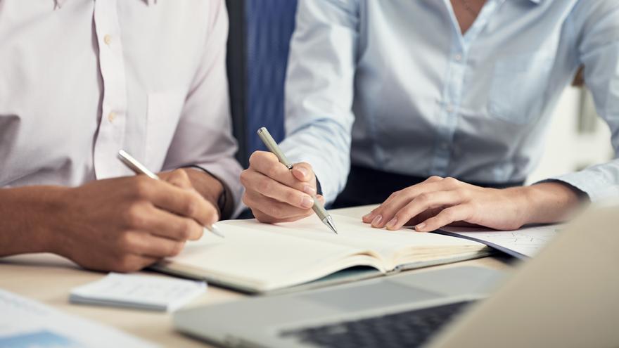 El Gobierno español aprobará este martes el Estatuto del Becario, con multas de hasta 225.000 euros para las empresas