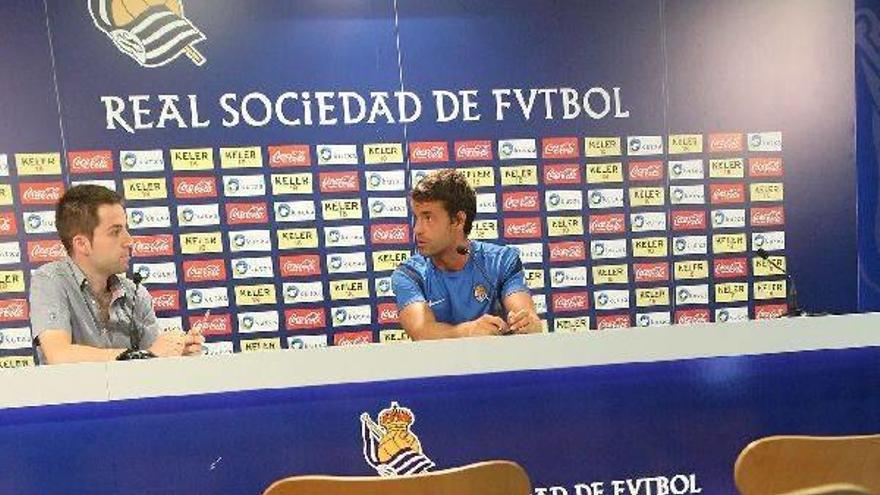 Xabi Prieto responde las preguntas en el videochat.