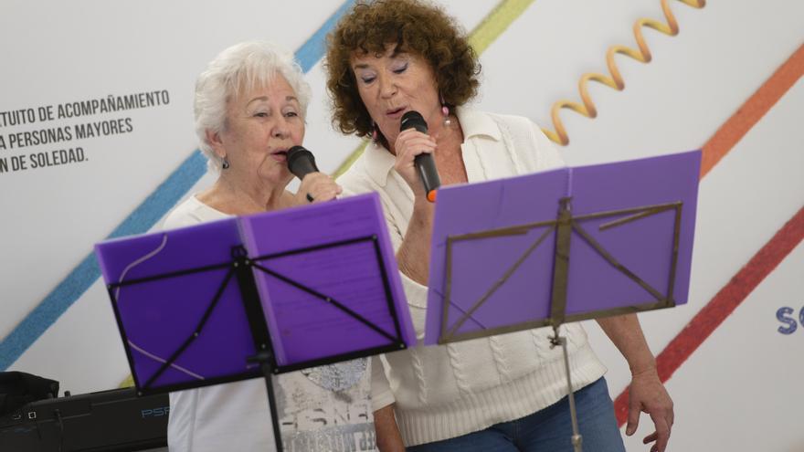 Para emocionar y satisfacer a las personas mayores, música