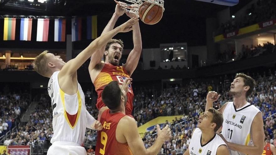 Gasol y &#039;Chacho&#039; guían a España hacia los octavos de final (76-77)
