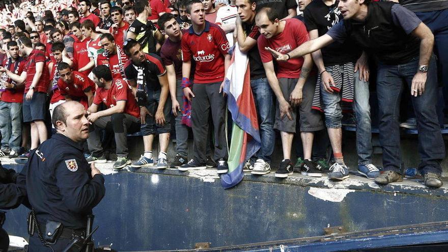 6.000 euros de multa a Osasuna y apercibimiento de cierre de El Sadar por la avalancha ante el Betis