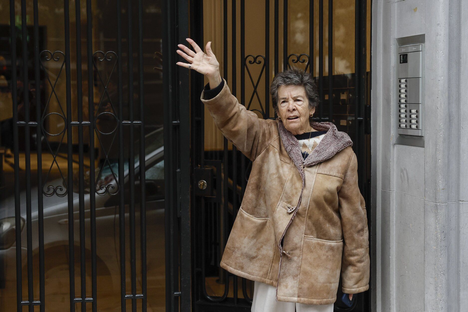 Mari Carmen, de 87 años, logra frenar su desahucio