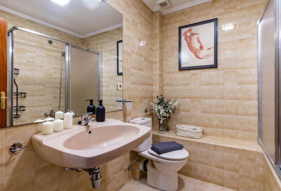 Amplio piso en venta a un paso de la playa de la Zurriol