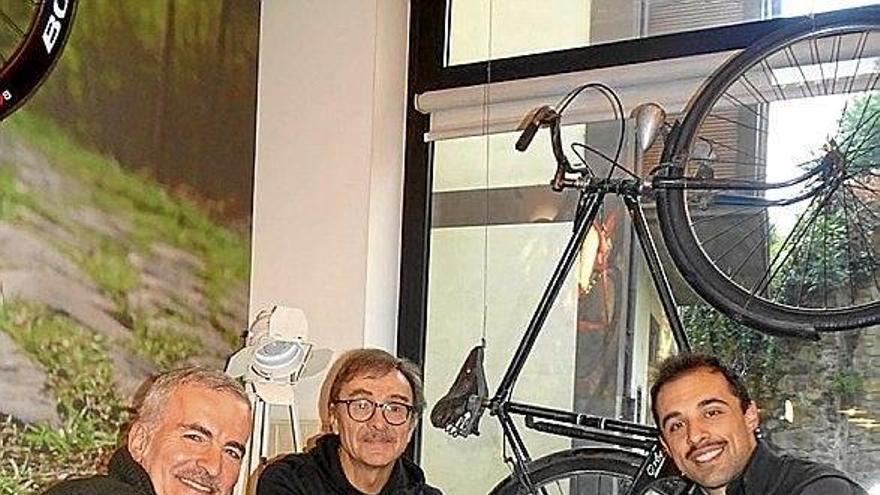 Plaxido Ruiz (centro) con Anton Sierra (izquierda) y Aratz Losada.
