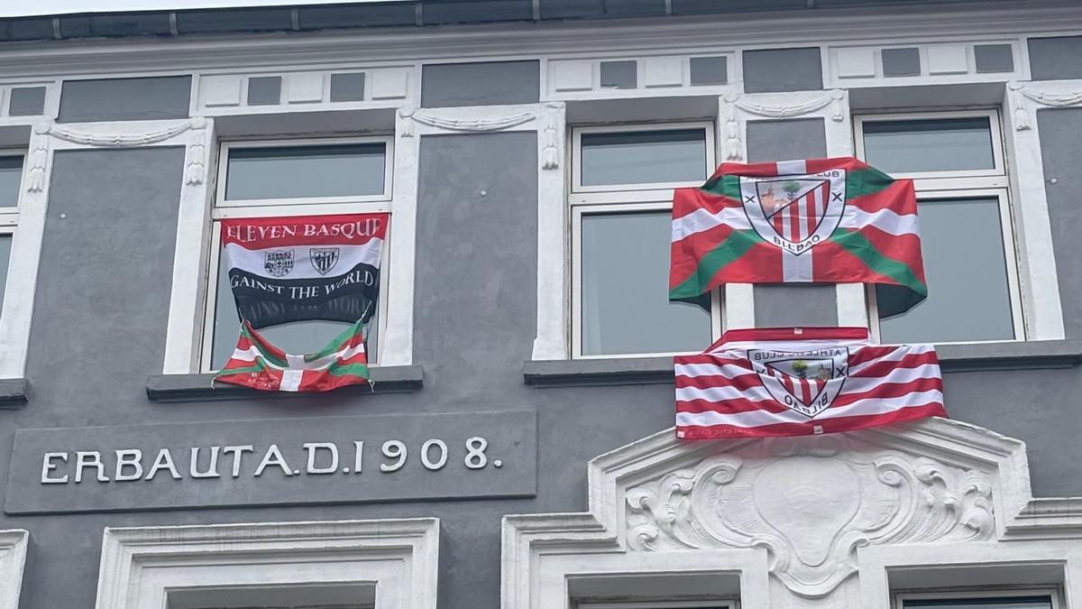 Así luce el apartamento de la cuadrilla de Usansolo y Galdakao en Dortmund.