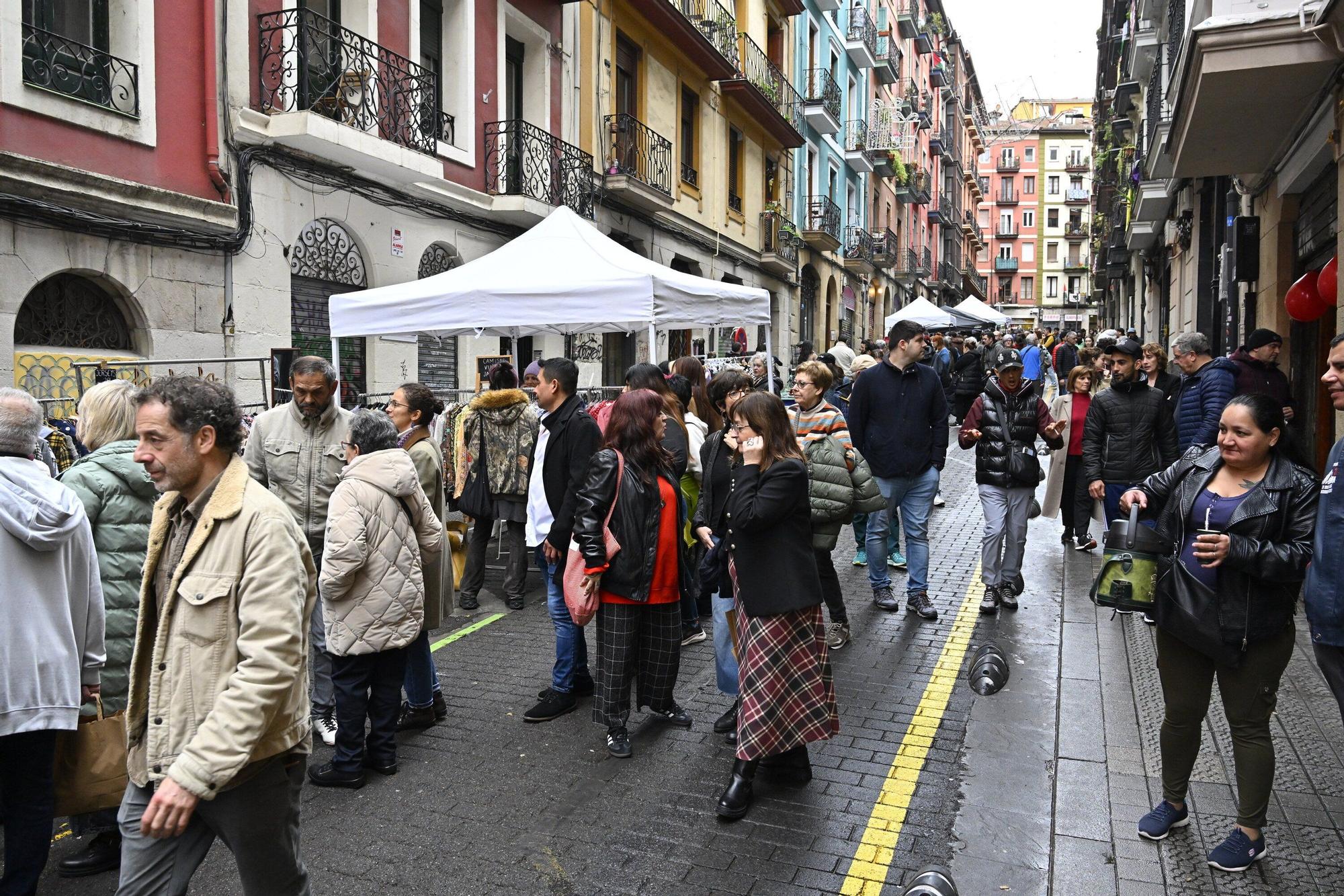 En imágenes: el mercado del Dos de Mayo se viste de Navidad