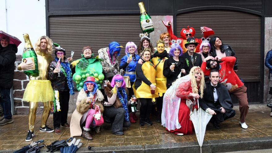 Enamorados de un carnaval lluvioso en Elizondo