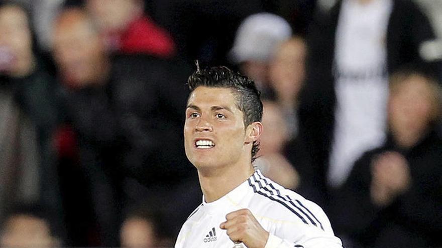 Cristiano Ronaldo celebra uno de sus tres goles.