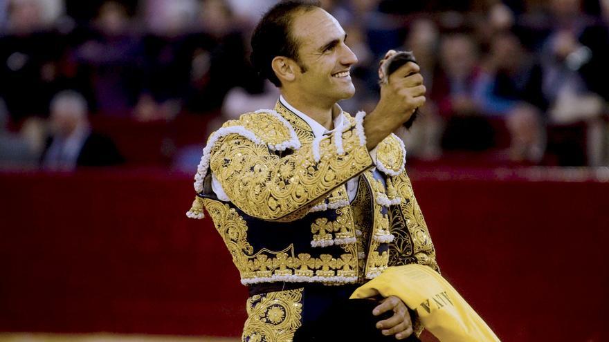 El torero Alberto Álvarez, en la UCI tras sufrir un grave accidente con una máquina en su finca