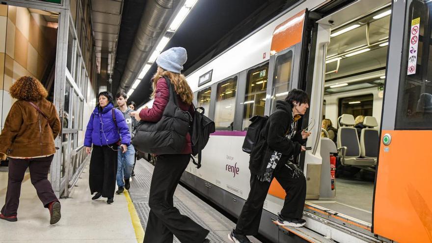 Rodalies seguirá suspendida en Cataluña este domingo y se trabaja "a contrarreloj".