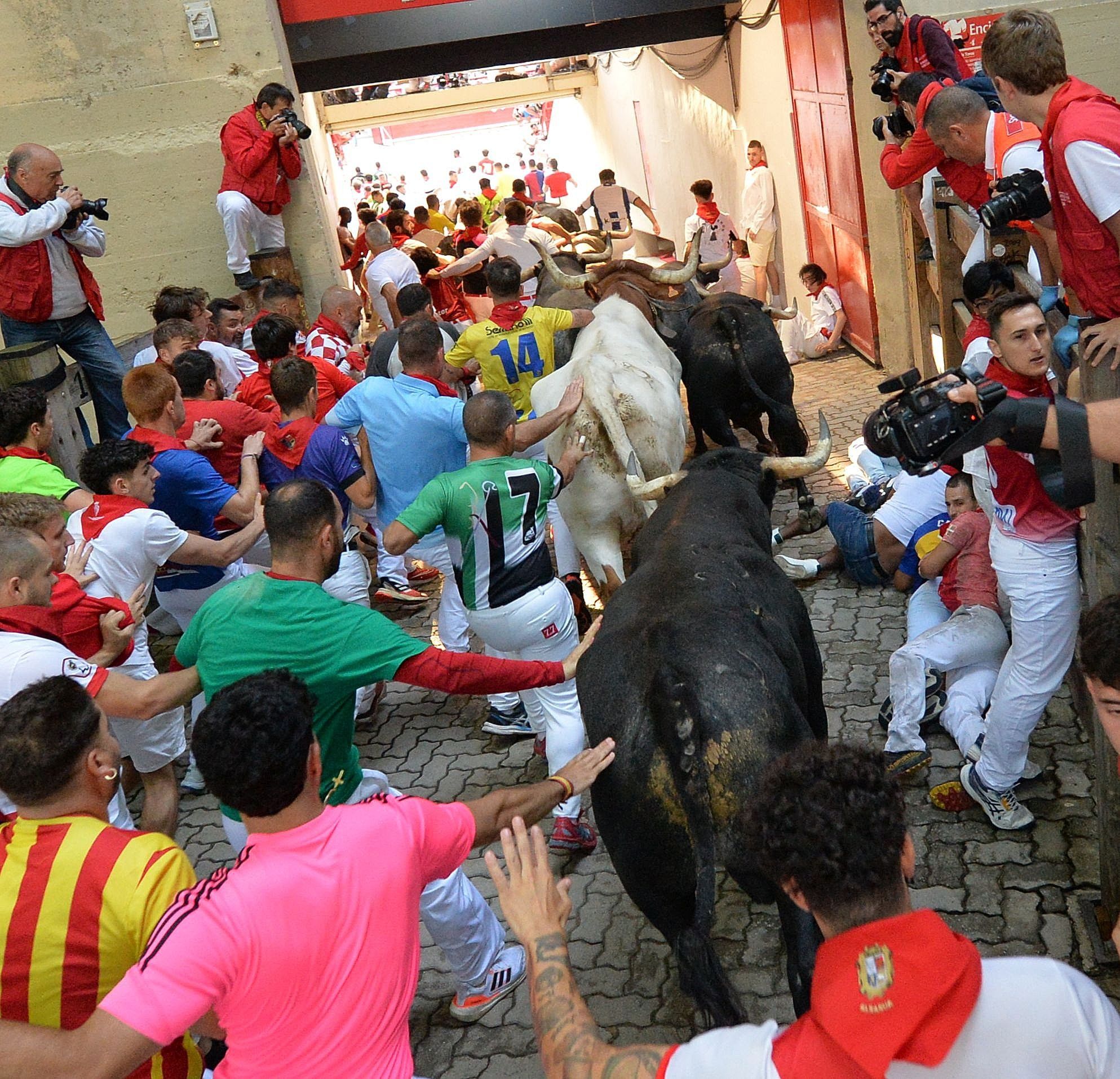 Fotos del octavo encierro de San Fermín con toros de Miura