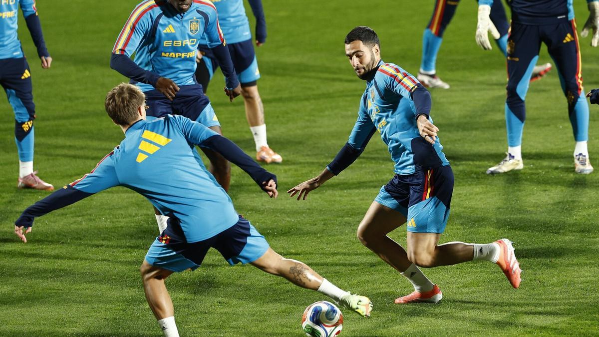 Mikel Merino, en el entrenamiento de la selección, el martes en Las Rozas.