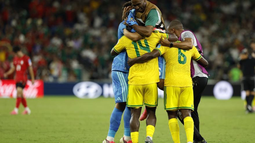 Sudáfrica tumba a Corea del Sur y avanza a dieciseisavos por primera vez en su historia