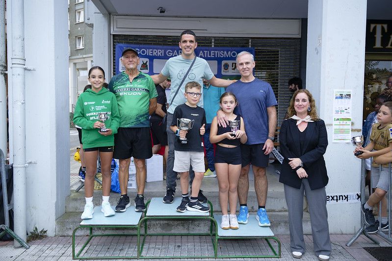 Castellers, gigantes y carrera popular en las Agorreko Santikutzak de Legazpi